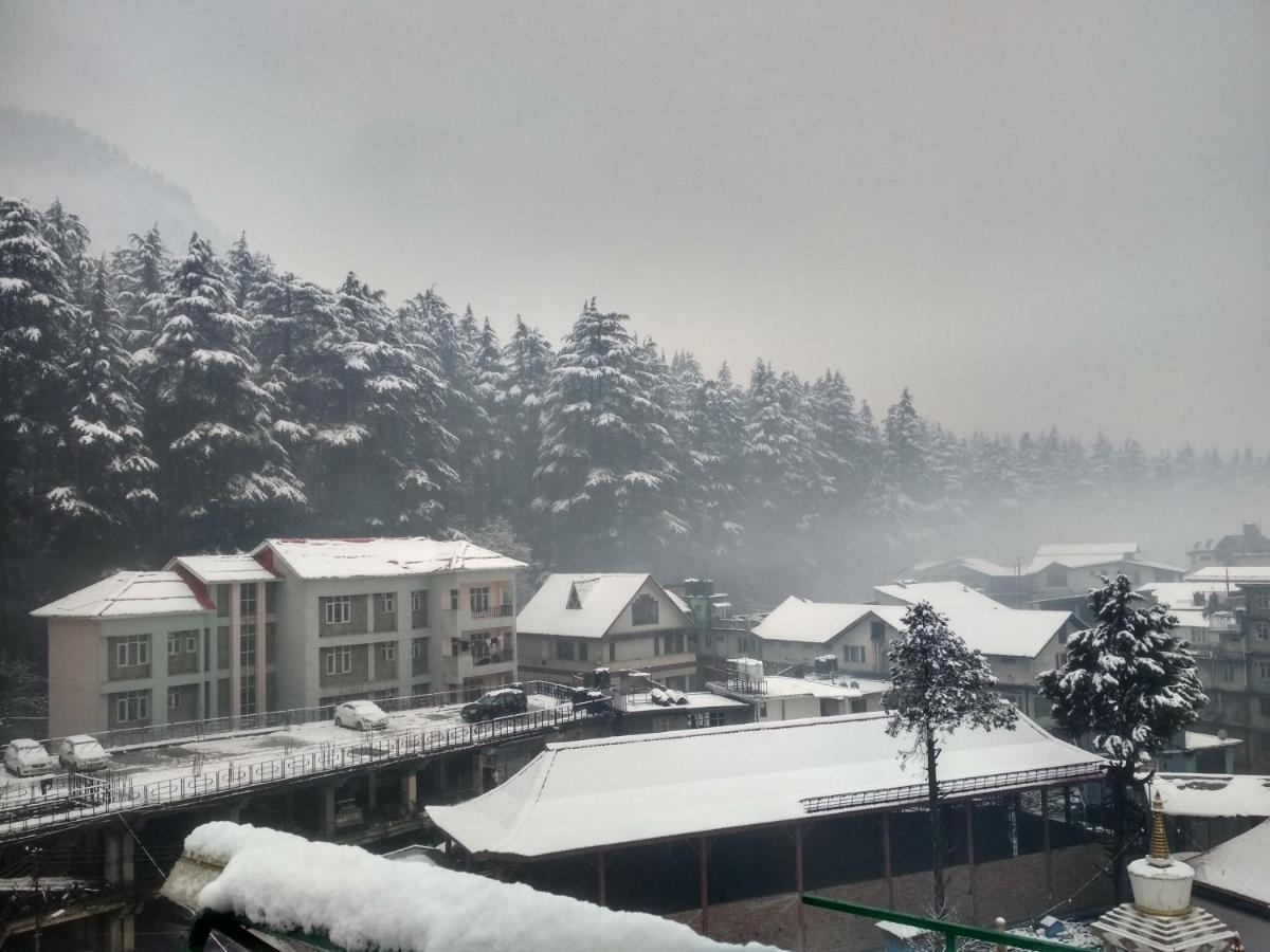 Hotel Snow Mountain Mall Road Manāli Exteriér fotografie