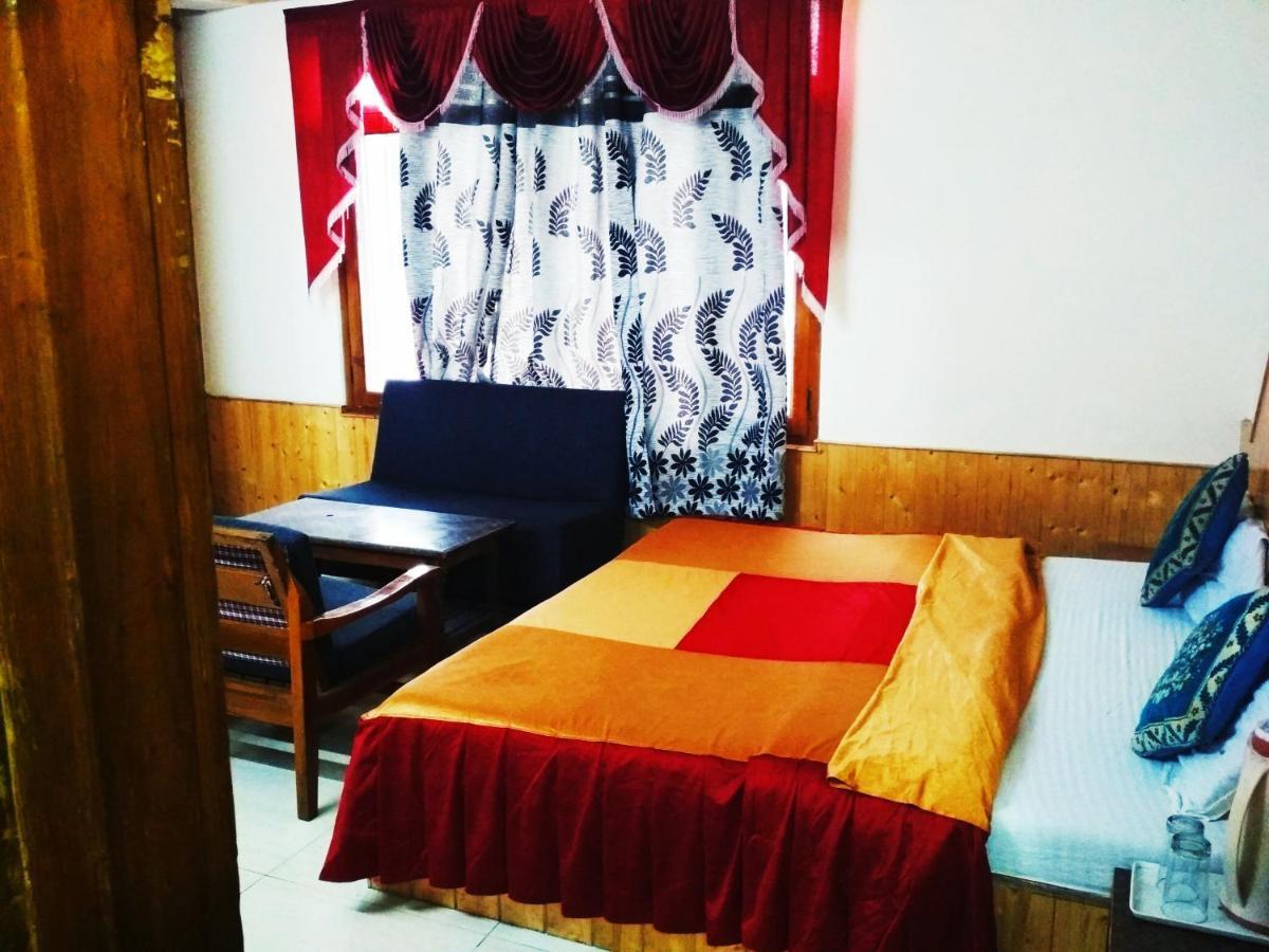 Hotel Snow Mountain Mall Road Manāli Exteriér fotografie