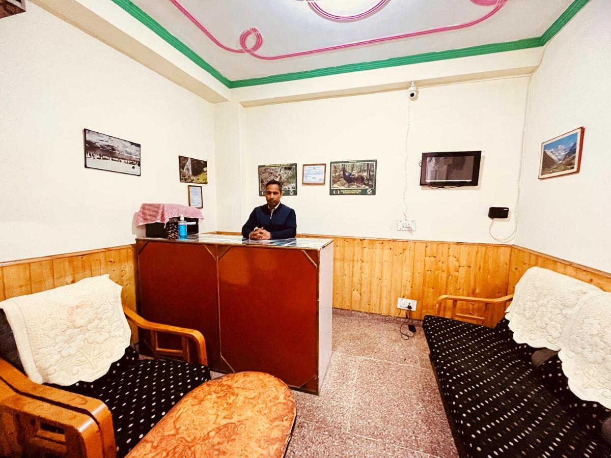 Hotel Snow Mountain Mall Road Manāli Exteriér fotografie